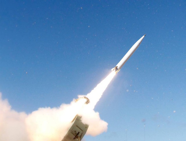 Mỹ nhận tên lửa tấn công uy lực thay thế ATACMS - Ảnh 1.