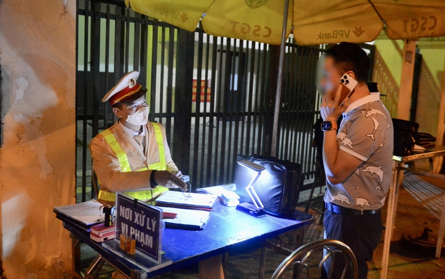 Uống vài chén rượu khai xuân vì nghĩ 'năm mới công an không làm chặt' - Ảnh 3.