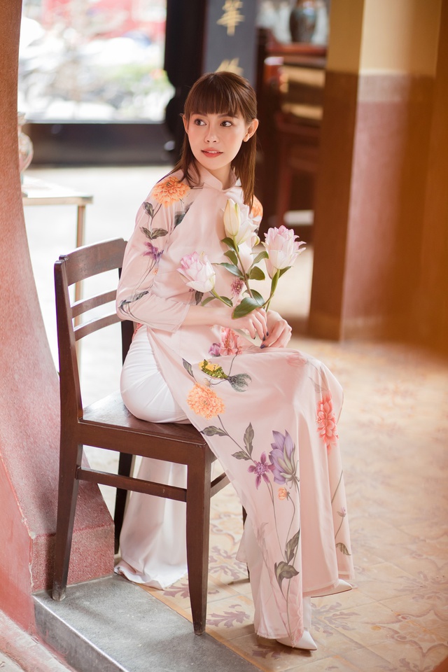 Hoa hậu Hải Dương khoe vẻ đẹp trẻ trung trong tà áo dài - Ảnh 8.