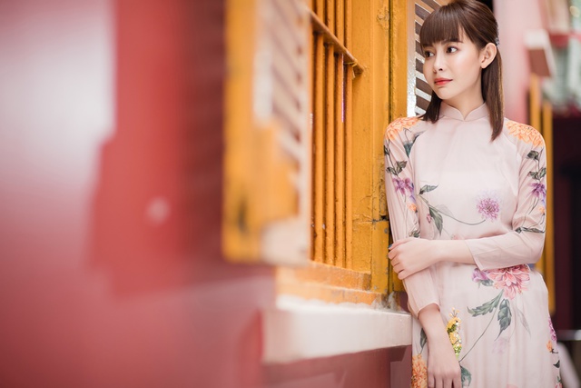 Hoa hậu Hải Dương khoe vẻ đẹp trẻ trung trong tà áo dài - Ảnh 11.