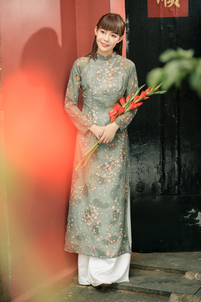 Hoa hậu Hải Dương khoe vẻ đẹp trẻ trung trong tà áo dài - Ảnh 7.