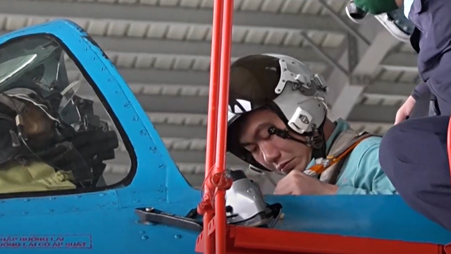 Chủ tịch nước truy tặng Huân chương Bảo vệ Tổ quốc cho phi công Su-22 hy sinh - Ảnh 1.