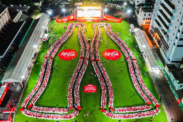 Coca-Cola Việt Nam xác lập kỷ lục thế giới trong chiến dịch Tết 2023 - Ảnh 1.