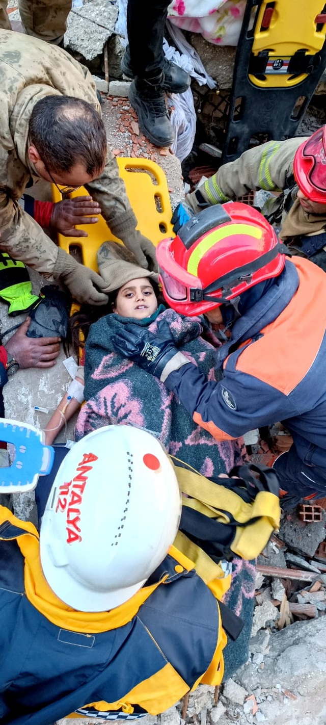Em bé tên Tanem (8 tuổi) được tìm thấy sau 101 giờ tại Hatay, Thổ Nhĩ Kỳ