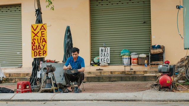 30 năm “làm mới” giày cũ - Ảnh 3.