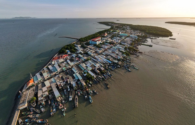 TP.HCM sẽ xây dựng 'siêu' cảng biển tỉ USD tại Cần Giờ vào 2024? - Ảnh 1. TP.HCM sẽ xây dựng 'siêu' cảng biển tỉ USD tại Cần Giờ vào 2024? - Ảnh 1.