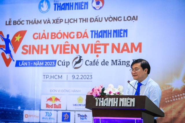Tổng biên tập Báo Thanh Niên Nguyễn Ngọc Toàn phát biểu trong lễ bốc thăm, xếp lịch thi đấu của giải