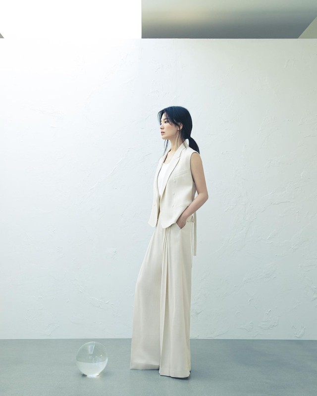 Ghi chú công thức phối quần ống rộng để không lỗi mốt từ hội idol xứ Hàn - Ảnh 9. Ghi chú công thức phối quần ống rộng để không lỗi mốt từ hội idol xứ Hàn - Ảnh 9.