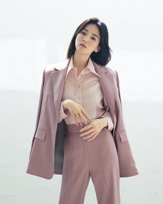 Ghi chú công thức phối quần ống rộng để không lỗi mốt từ hội idol xứ Hàn - Ảnh 4. Ghi chú công thức phối quần ống rộng để không lỗi mốt từ hội idol xứ Hàn - Ảnh 4.