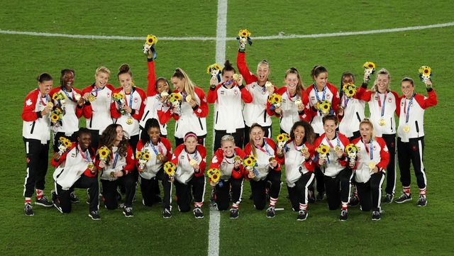 Đội tuyển bóng đá nữ Canada đình công đòi bình đẳng trước thềm World Cup 2023 - Ảnh 1.