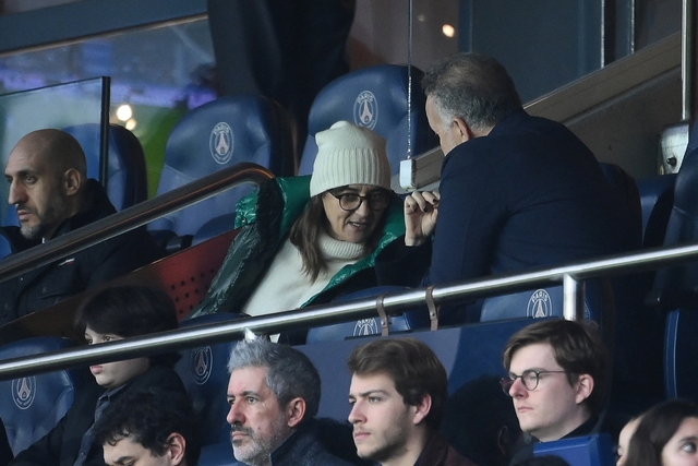 Bà Fayza Lamari, mẹ của Mbappe, có mặt trên khán đài trận PSG - Toulouse FC