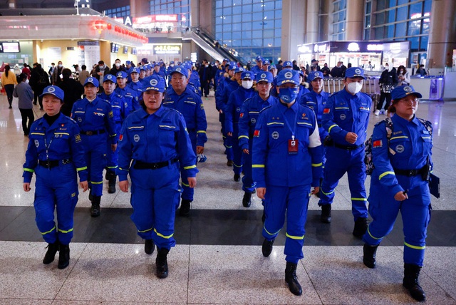 Đội cứu hộ BSR tại sân bay Cáp Nhĩ Tân, Trung Quốc hôm 10.2