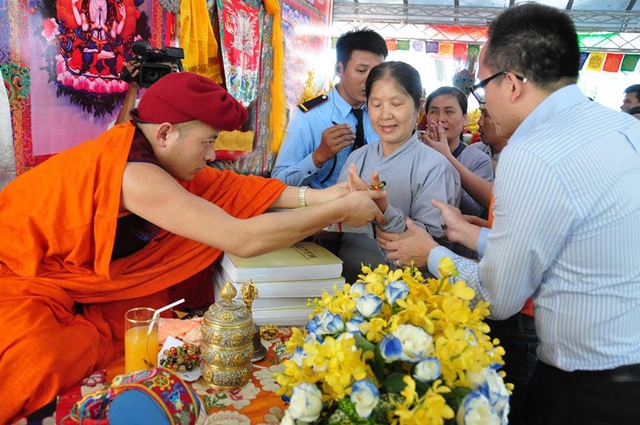 Đức Nhiếp chính vương Drukpa chủ trì Pháp hội cầu an tại chùa Thiên Quang   - Ảnh 2.