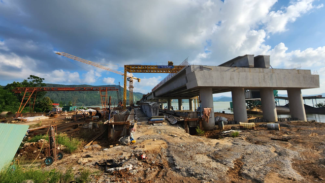 Cầu Yên Mỹ xây gần xong mới xin cấp phép hoạt động trong hồ thủy lợi - Ảnh 2.