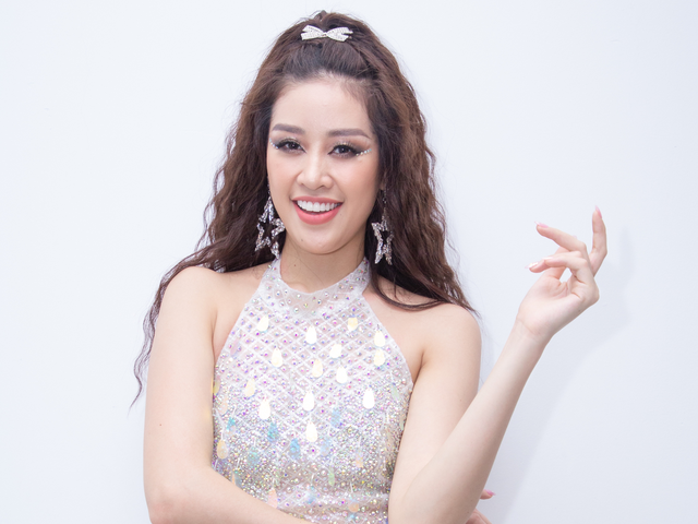 Hoa hậu Khánh Vân nói gì sau tiết mục hát gây chú ý dư luận  - Ảnh 1.
