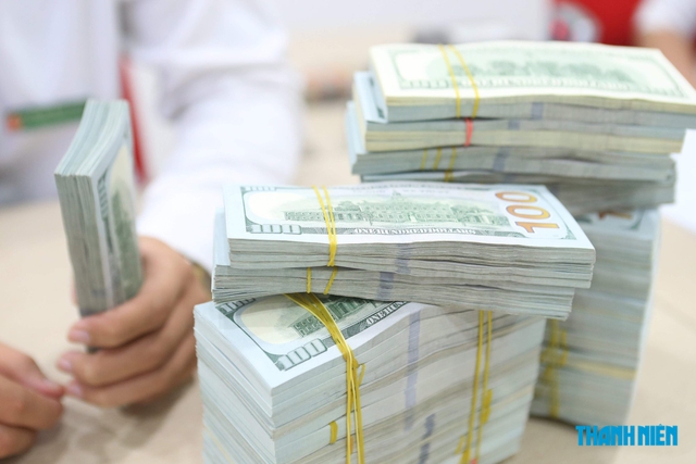 Ngân hàng đứng yên trong khi euro, bảng Anh bật tăng- Ảnh 1.