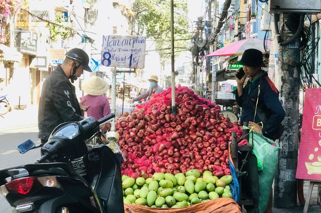  Trái cây rớt thảm, giá nào cũng có       - Ảnh 2.