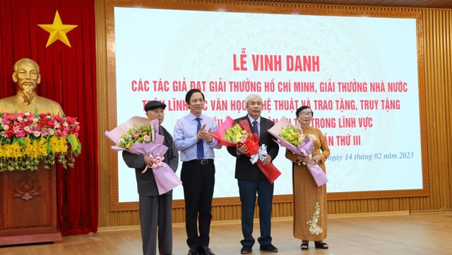 Quảng Trị vinh danh các tác giả đạt Giải thường Hồ Chí Minh, Giải thưởng Nhà nước - Ảnh 2.