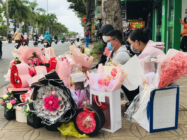 Tại sao sinh viên có ‘bồ’ vẫn muốn đi làm thêm ngày Valentine? - Ảnh 3.