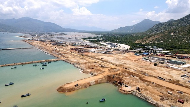 Ninh Thuận: Xây dựng tuyến đường kết nối cảng biển tổng hợp Cà Ná với Tây nguyên - Ảnh 1.