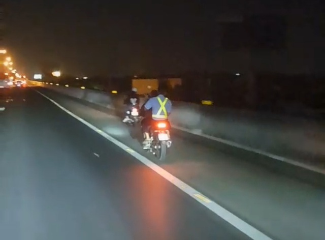 Xe máy truy đuổi xe máy trên ao tốc TP.HCM - Trung Lương - Ảnh 1.