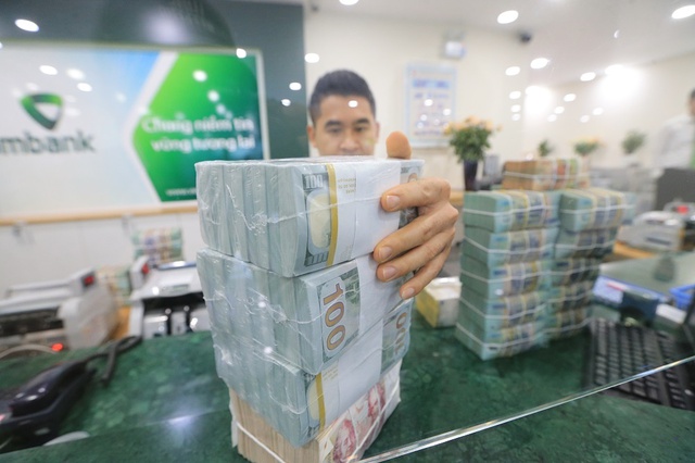 Giá USD hôm nay 22.10.2023: Chốt tuần lên 24.700 đồng - Ảnh 1. Giá USD hôm nay 22.10.2023: Chốt tuần lên 24.700 đồng - Ảnh 1.