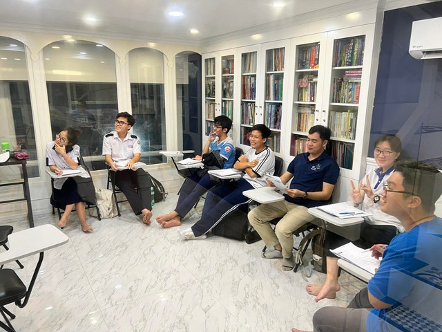 Học viên Apax Leaders có thể học miễn phí ở trung tâm tiếng Anh khác - Ảnh 2.