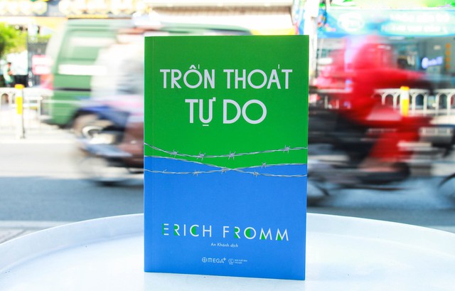 'Yêu tỉnh táo' giúp chữa lành các vết thương trong đời sống hiện đại - Ảnh 1.