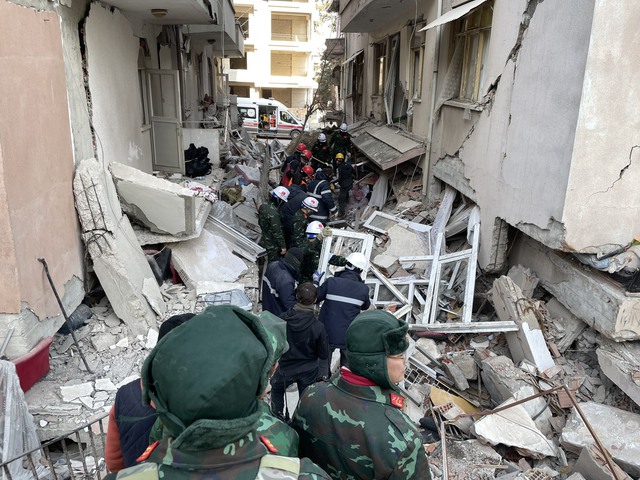Đội cứu hộ QĐND Việt Nam đã thấy 3 vị trí nạn nhân tại Thổ Nhĩ Kỳ - Ảnh 2.