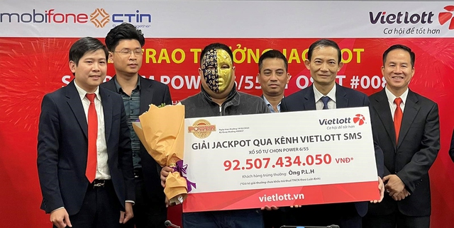 Ông P.L.H nhận giải Jackpot trị giá hơn 92 tỉ đồng