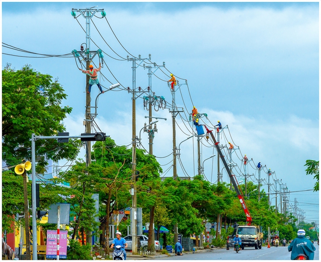 Bộ Công thương làm việc với EVN về phương án giá bán lẻ điện bình quân - Ảnh 1.