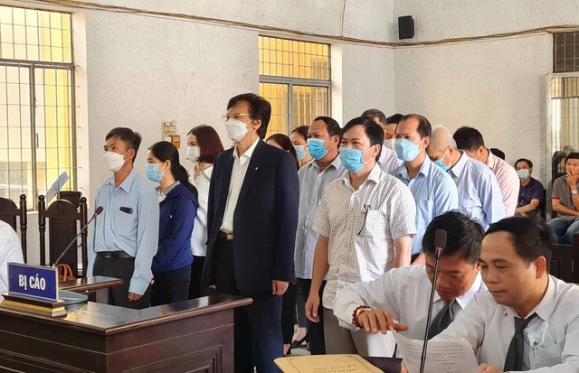 Sai phạm trong đấu thầu thuốc, 16 bị cáo trong ngành y tế Đắk Lắk hầu tòa - Ảnh 1.