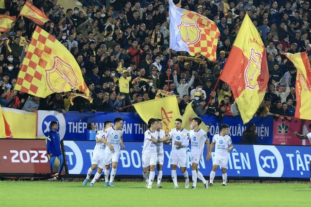V-League 2023: Ganh đua khốc liệt, chưa có đội nào vượt trội - Ảnh 1. V-League 2023: Ganh đua khốc liệt, chưa có đội nào vượt trội - Ảnh 1.
