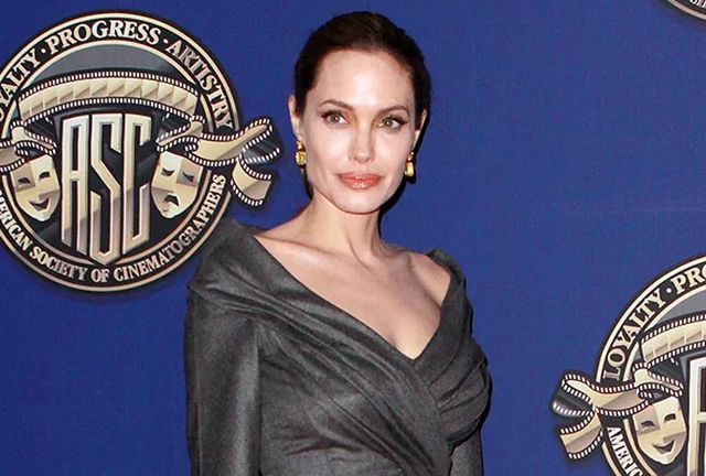 Angelina Jolie tiết lộ cảm xúc sau phẫu thuật cắt bỏ cả hai bên ngực  - Ảnh 1.
