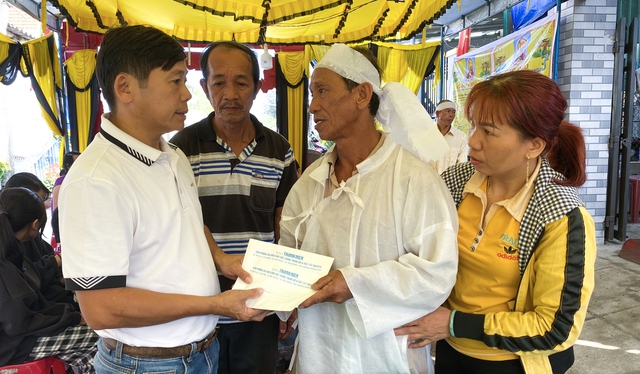 Hỗ trợ các gia đình có người bị tử vong trong vụ tai nạn tại Quảng Nam - Ảnh 1.