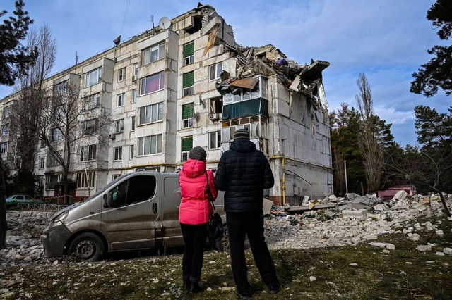 Một tòa nhà bị chiến sự tàn phá tại Kluhyno-Bashkyrivka, tỉnh Kharkiv (Ukraine)