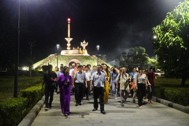 Miễn phí cho 500 khách ngoại tỉnh đầu tiên đi tour du lịch đêm ở Quảng Trị - Ảnh 1.