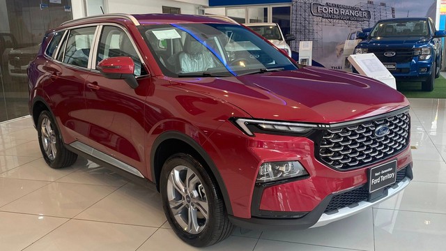 Crossover cỡ trung: Hyundai SantaFe ‘ì ạch’ dù giảm giá, tân binh Ford Territory vẫn hút khách - Ảnh 3.