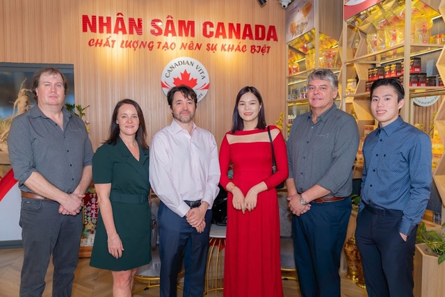 Hiệp hội trồng sâm Canada đến tham quan văn phòng Canadian Vita tại Việt Nam