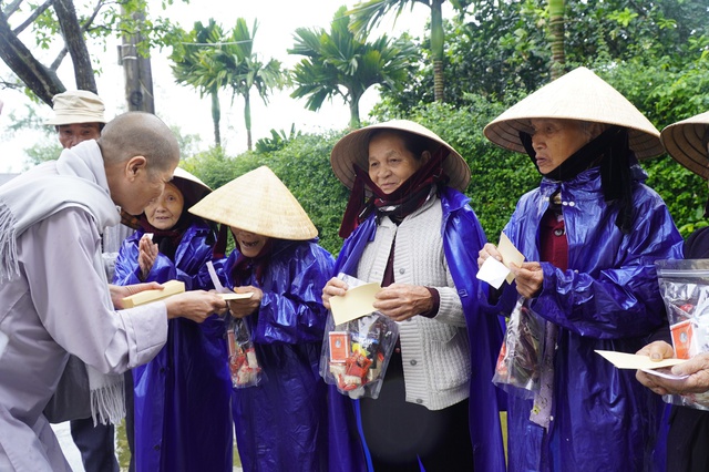 Hành trình đến với người nghèo của ni sư Tâm Nguyệt ở Quảng Trị- Thừa Thiên Huế - Ảnh 1.