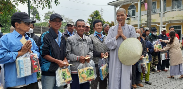 Hành trình đến với người nghèo của ni sư Tâm Nguyệt ở Quảng Trị- Thừa Thiên Huế - Ảnh 10.