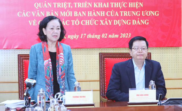 trưởng ban tổ chức T.Ư Trương Thị Mai, lấy phiếu tín nhiệm