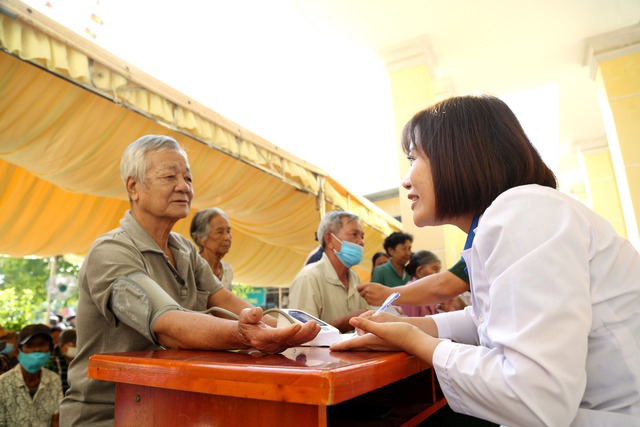 BĐBP tỉnh Tây Ninh mang niềm vui đến người dân, học sinh vùng biên giới - Ảnh 1.