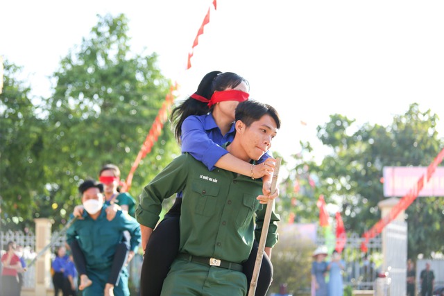 BĐBP tỉnh Tây Ninh mang niềm vui đến người dân, học sinh vùng biên giới - Ảnh 8.