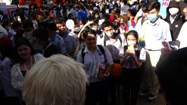 Học sinh Đồng Nai hào hứng với ngày hội tư vấn mùa thi - Ảnh 6.