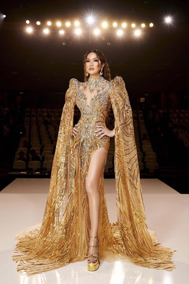 Nữ tỉ phú Mimi Morris diện váy 1 tỉ đồng làm giám khảo Miss Charm - Ảnh 1.