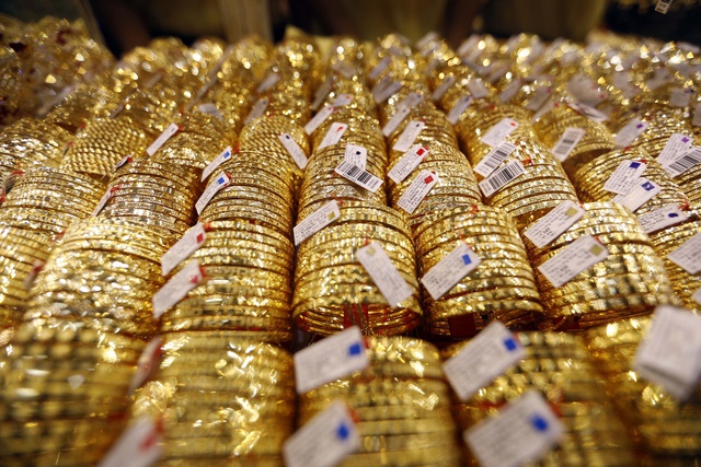 Giá vàng hôm nay 17.2.2023: Vàng miếng SJC 'đắt' hơn thế giới gần 15 triệu đồng - Ảnh 1.
