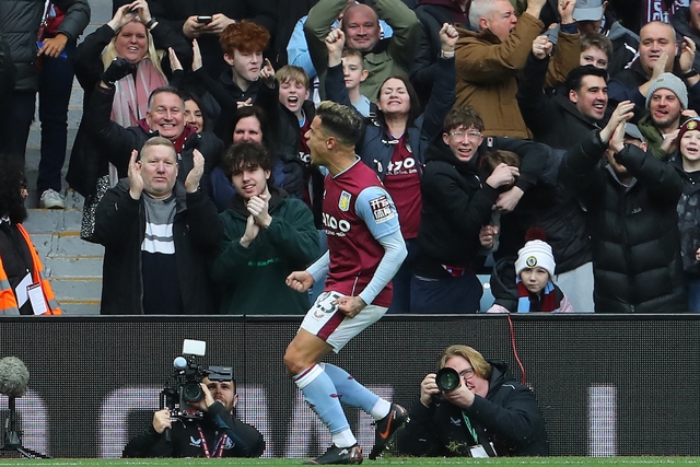 Ngoại hạng Anh: Ngược dòng kịch tính trước Aston Villa, Arsenal chiếm lại ngôi đầu - Ảnh 1.