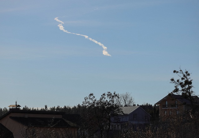 Vệt tên lửa gần Kyiv ngày 15.2