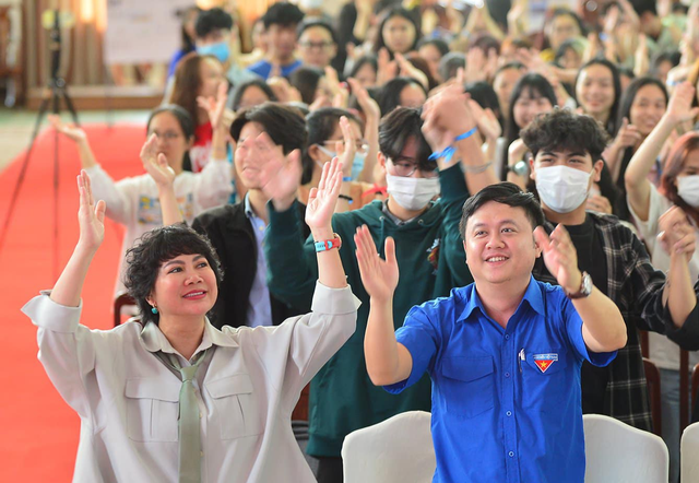 Giới trẻ Đà Nẵng thích thú 'Khởi nghiệp cùng Shark Liên'   - Ảnh 1.
